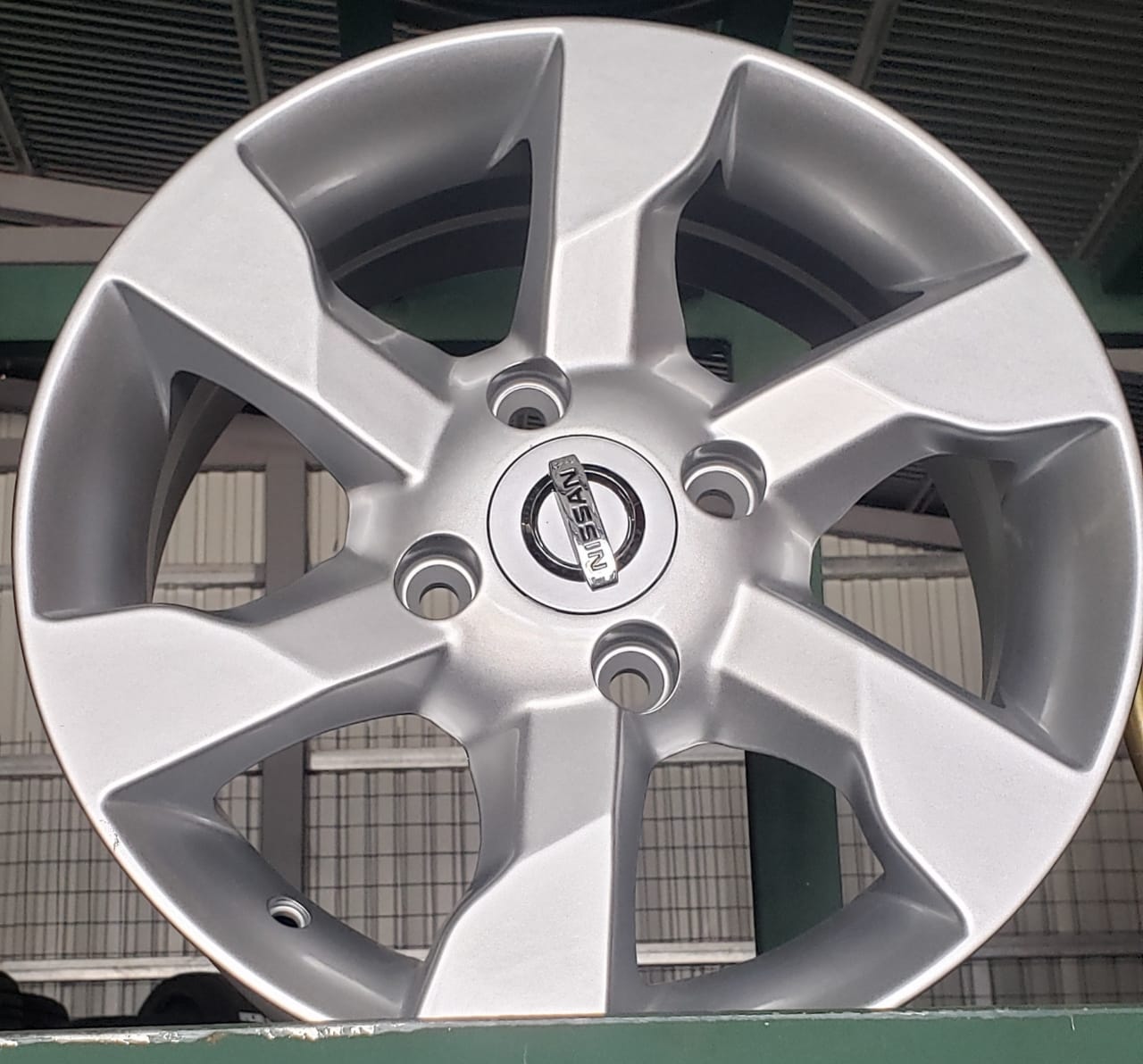 AROS 15 4X114 NISSAN